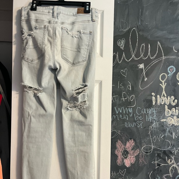 american eagle light wash very ripped skinny jeans! - Picture 5 of 12